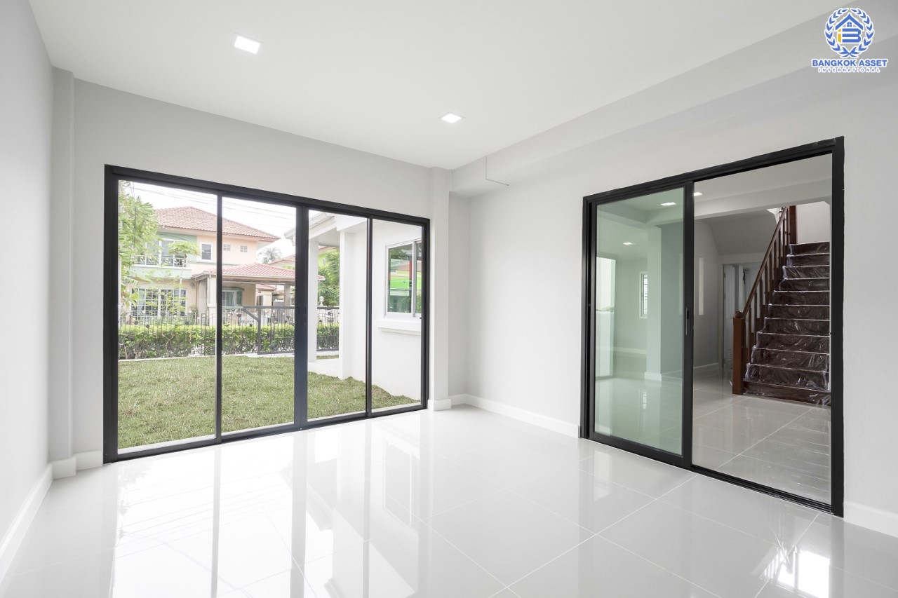 บ้านมือสองตกแต่งใหม่ ม.ศุภาลัยวิลล์ วงแหวน-รัตนาธิเบศร์ เนื้อที่ 54 ตร.ว. ฟังก์ชันจัดเต็ม 4 ห้องนอน 2 ห้องน้ำ 3 ที่จอดรถ ตอบโจทย์ทุกการเข้าอยู่ บนทำเลเดินทางสะดวก ใกล้ ถ.กาญจนาภิเษก เซ็นทรัลเวสต์เกต และรถไฟฟ้า "สถานีคลองบางไผ่